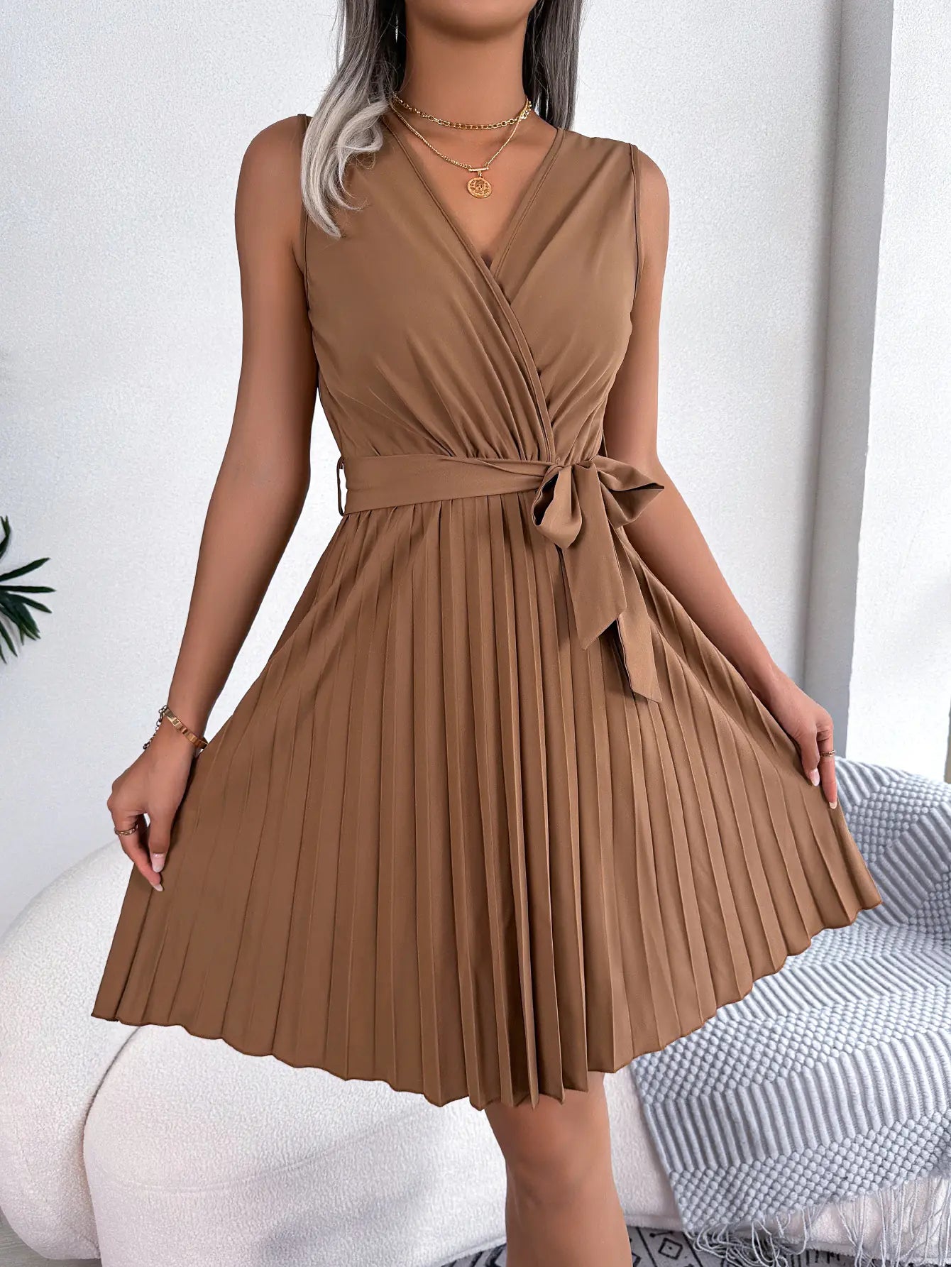 Sophie™ Elegantes Faltenkleid mit V-Ausschnitt