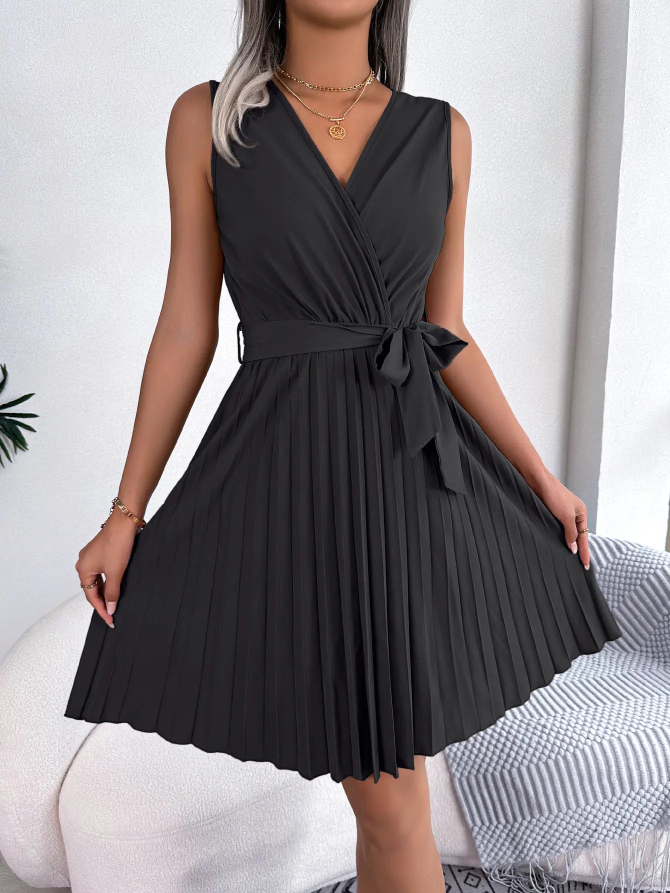 Sophie™ Elegantes Faltenkleid mit V-Ausschnitt