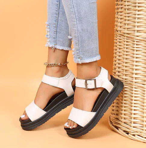 SOLESTIC™ Komfort-Sandalen mit Plateau & Schnalle